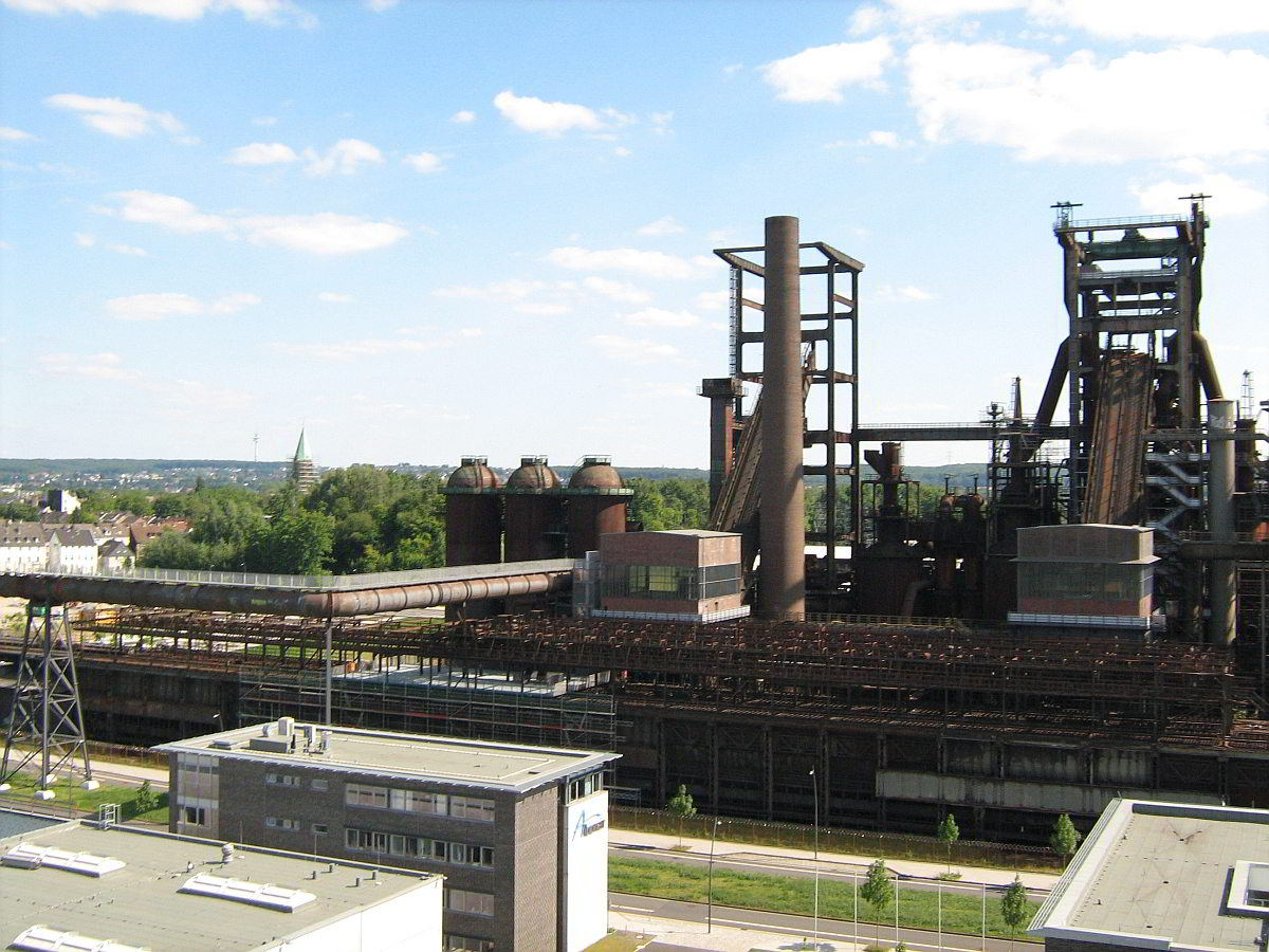 Kohle- und Mllerbunker, Schrgaufzge Phnix-West